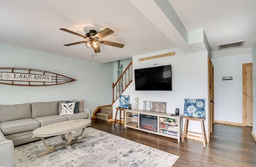 Louisa Ski Chalet | Lakefront 3-bedroom chalet with private dock