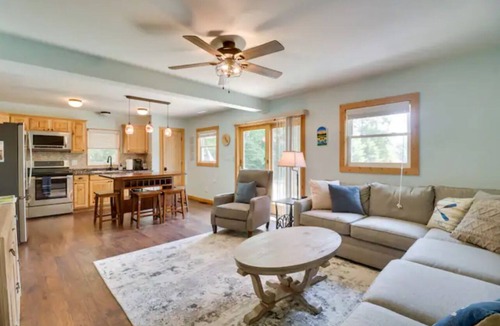 Louisa Ski Chalet | Lakefront 3-bedroom chalet with private dock