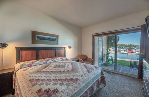 Hope Condo | Lakefront - 3 Bedroom