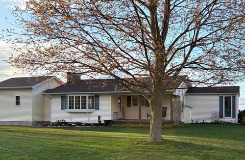 Wilson Cottage | Lakefront 3BR/2BA Cottage on 2.6-acre Private Lot w/Direct Lake Access