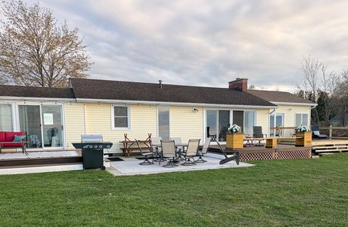 Wilson Cottage | Lakefront 3BR/2BA Cottage on 2.6-acre Private Lot w/Direct Lake Access