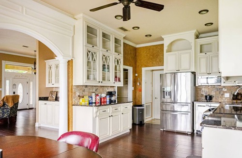 Shreveport House | Lakefront 3BR - Boathouse, Pier, Big Yard, RV & Parking