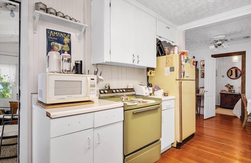 Fancher House | Lakefront 3BR Retreat Near Niagara Falls, Sleeps 7