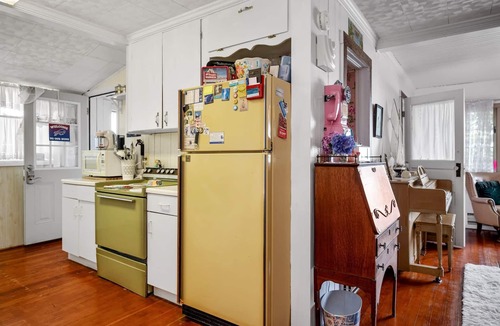 Fancher House | Lakefront 3BR Retreat Near Niagara Falls, Sleeps 7