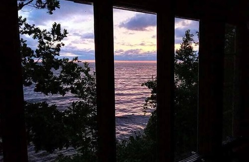 Fancher House | Lakefront 3BR Retreat Near Niagara Falls, Sleeps 7