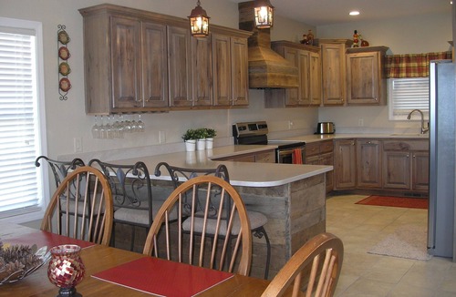 Young Harris House | LAKEFRONT 4/3.5, Private Dock, Pool Table, Lakeside Firepit, Kayaks, Paddleboat