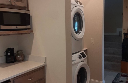 Young Harris House | LAKEFRONT 4/3.5, Private Dock, Pool Table, Lakeside Firepit, Kayaks, Paddleboat