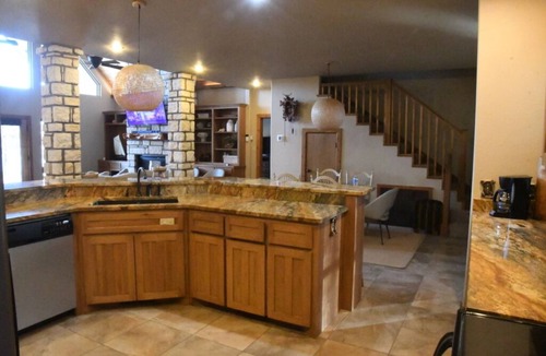 Texanna House | Lakefront 4 bedroom/4 bath family retreat with bunk room and beautiful views