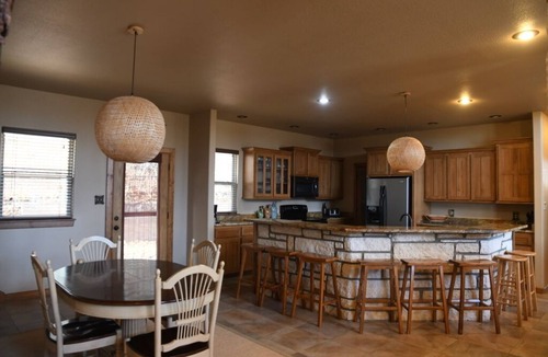Texanna House | Lakefront 4 bedroom/4 bath family retreat with bunk room and beautiful views