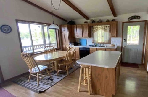 Loretto Cabin | Lakefront 4 Bedroom Cabin