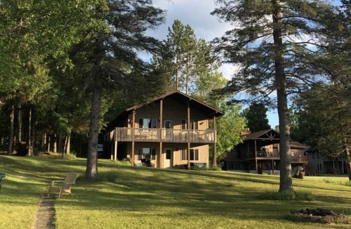 Loretto Cabin | Lakefront 4 Bedroom Cabin