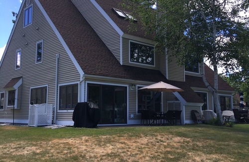 South Down Shores House | Lakefront 4 bedroom Fall getaway on Winnipesaukee