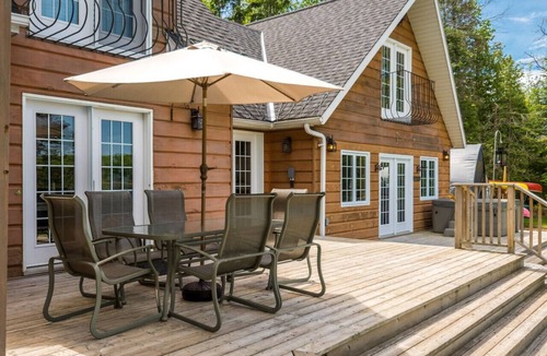 Algonquin Highlands Apartment | Lakefront, 4000sq/f, Gym, Beach, Hot Tub, Sauna