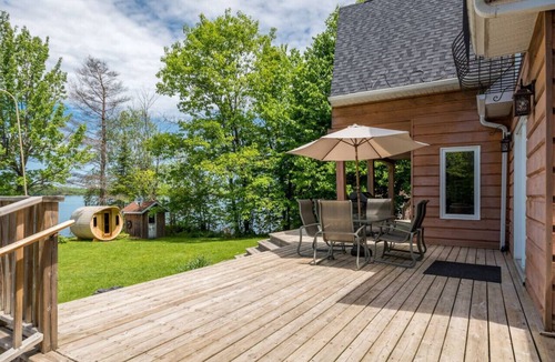Algonquin Highlands Apartment | Lakefront, 4000sq/f, Gym, Beach, Hot Tub, Sauna