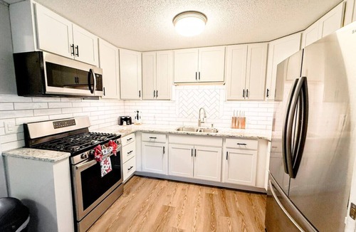 Camdenton House | Lakefront-4BD/2BA/Dock/Grill/Decks/-12PP