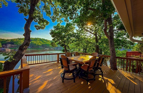 Camdenton House | Lakefront-4BD/2BA/Dock/Grill/Decks/-12PP
