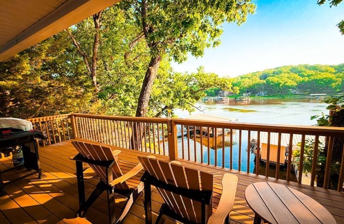 Camdenton House | Lakefront-4BD/2BA/Dock/Grill/Decks/-12PP