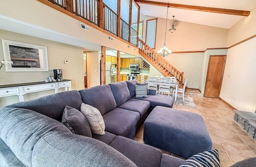 Camdenton House | Lakefront-4BD/3BA/-Sleeps-12PP