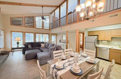 Camdenton House | Lakefront-4BD3BA-Sleeps 12PP