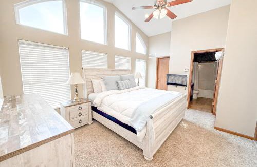 Camdenton House | Lakefront-4BD3BA-Sleeps 12PP