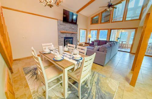 Camdenton House | Lakefront-4BD3BA-Sleeps 12PP