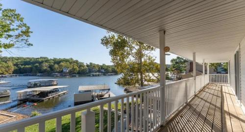 Sunrise Beach House | Lakefront 4BDBunkRm-25BA-DockFirepitSlide-14