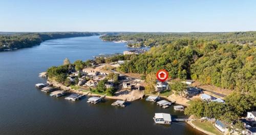Sunrise Beach House | Lakefront 4BDBunkRm-25BA-DockFirepitSlide-14