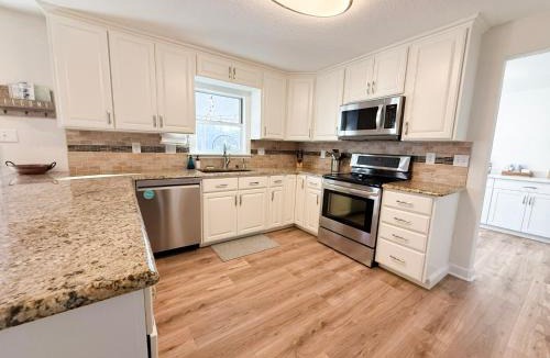 Sunrise Beach House | Lakefront 4BDBunkRm-25BA-DockFirepitSlide-14