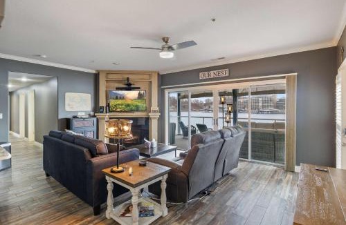 Lake Ozark House | Lakefront 4BR Luxury Sleeps 13 Pool & Hot Tub