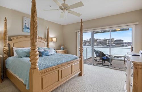 Lake Ozark House | Lakefront 4BR Luxury Sleeps 13 Pool & Hot Tub