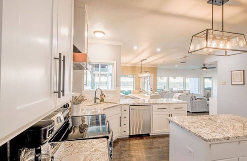 Morgans Point Resort House | Lakefront 4BR Pool Hot Tub