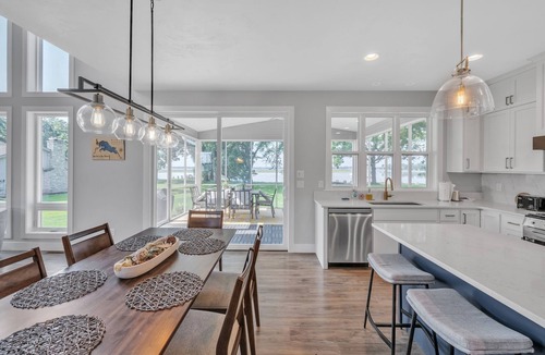 Butte Des Morts House | Lakefront 4BR w/Dock & Kayaks | Oshkosh