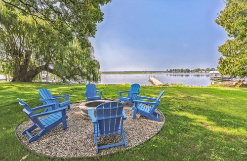 Butte Des Morts House | Lakefront 4BR w/Dock & Kayaks | Oshkosh