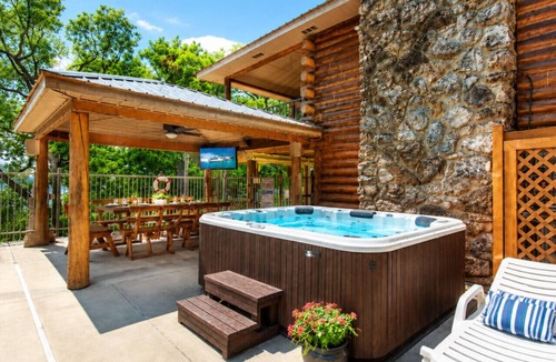 Sunrise Beach House | Lakefront 5BD/4.5BA/2Pools/Hottub/Sauna/Firepit/PizzaOven/Dock/PuttingGreen-10PP