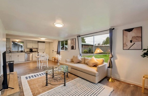 Martha Lake House | Lakefront 5BR House | Gorg View Jacuzzi Kayak