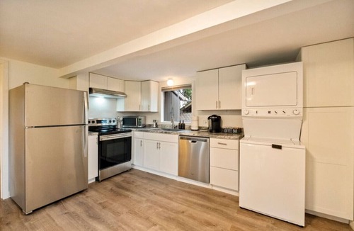 Martha Lake House | Lakefront 5BR House | Gorg View Jacuzzi Kayak