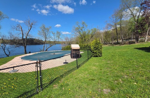 Walton Park House | Lakefront 5BR Sleeps 14 Pool Paddle Boats