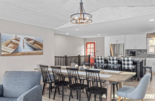 McColley House | Lakefront 6 BR I Sleeps 14 I Private Dock & Boat Slip I 8MM Main Channel