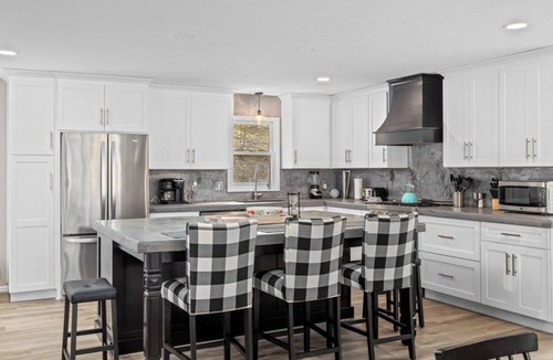 McColley House | Lakefront 6 BR I Sleeps 14 I Private Dock & Boat Slip I 8MM Main Channel