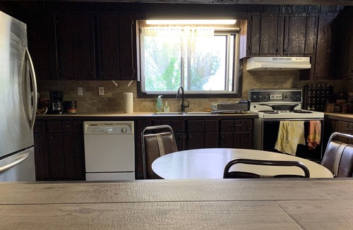 Rama Cottage | Lakefront 7-Bedroom Cottage
