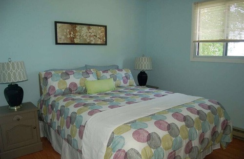 Rama Cottage | Lakefront 7-Bedroom Cottage