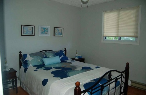 Rama Cottage | Lakefront 7-Bedroom Cottage