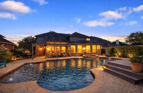 Atascocita House | Lakefront 7BR w/Pool + Spa | 30 Mins to Downtown