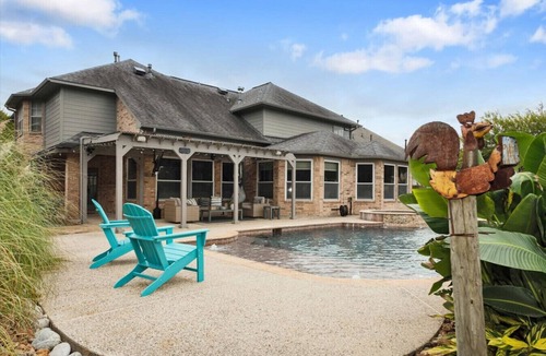 Atascocita House | Lakefront 7BR w/Pool + Spa | 30 Mins to Downtown