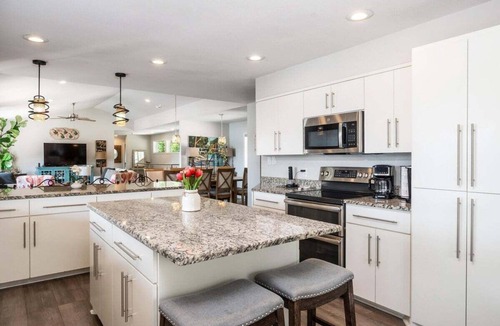 Hot Springs House | Lakefront 7BR With Private Pool, Hot Tub, Putting Green, Arcade, Stunning Views
