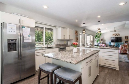 Hot Springs House | Lakefront 7BR With Private Pool, Hot Tub, Putting Green, Arcade, Stunning Views