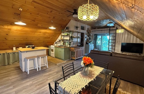 Franklin County Apartment | Lakefront A-Frame Apartment with Sunsets