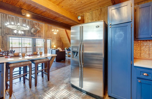 Columbia Cabin | Lakefront A-Frame Cabin with Community Perks