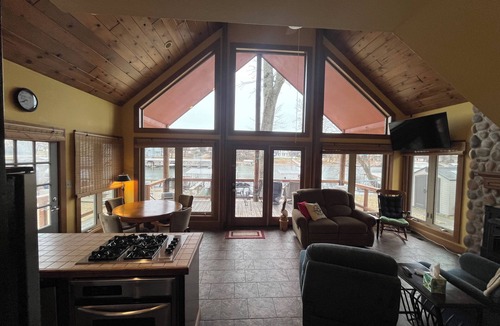 Afton Cabin | Lakefront A-frame cabin with Dock access