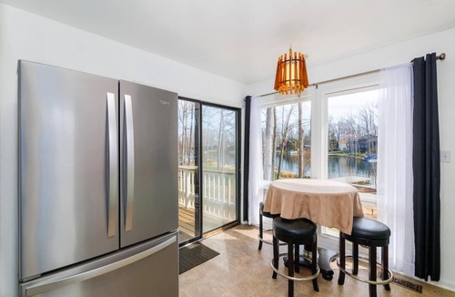 Lake of the Woods House | Lakefront Access - Hour from DC - Kayaks Provided